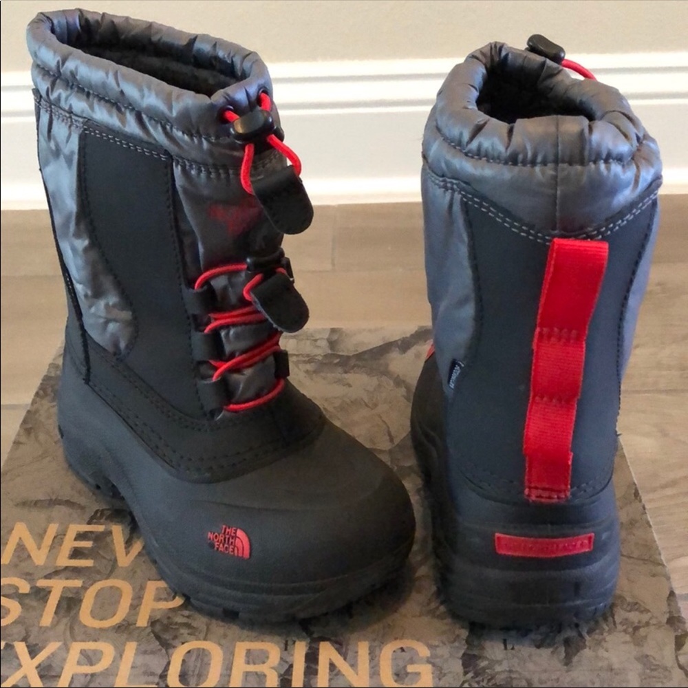 Boys North Face Snow Boots. Alpenglow II.